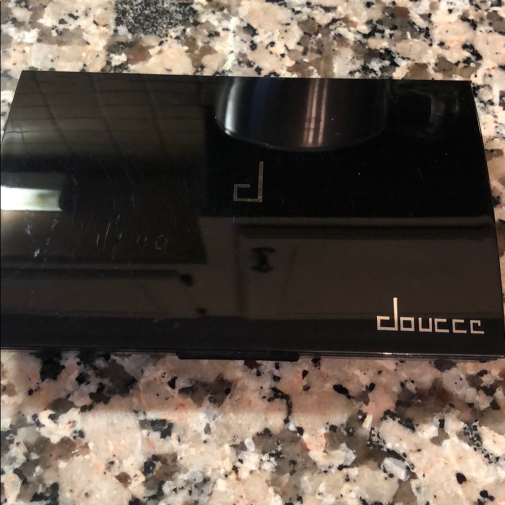 Doucce freematic eyeshadow pro palette.